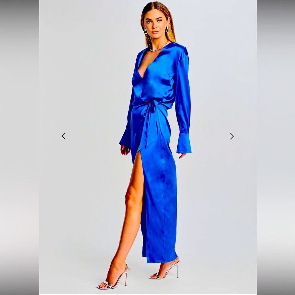 SER.O.YA - DIANIE SILK LONG SLEEVE ROBE - ROYAL BLUE  brand new